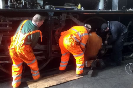 Shed team working on 46512 at Aviemore loco shed 60B
